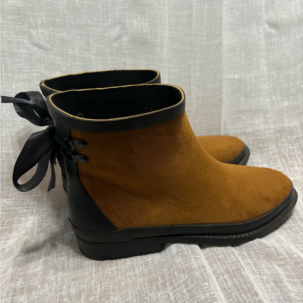Journee Collection SZ 9 Burke Suede Rainboots w/ Black Ribbon Detail In Back